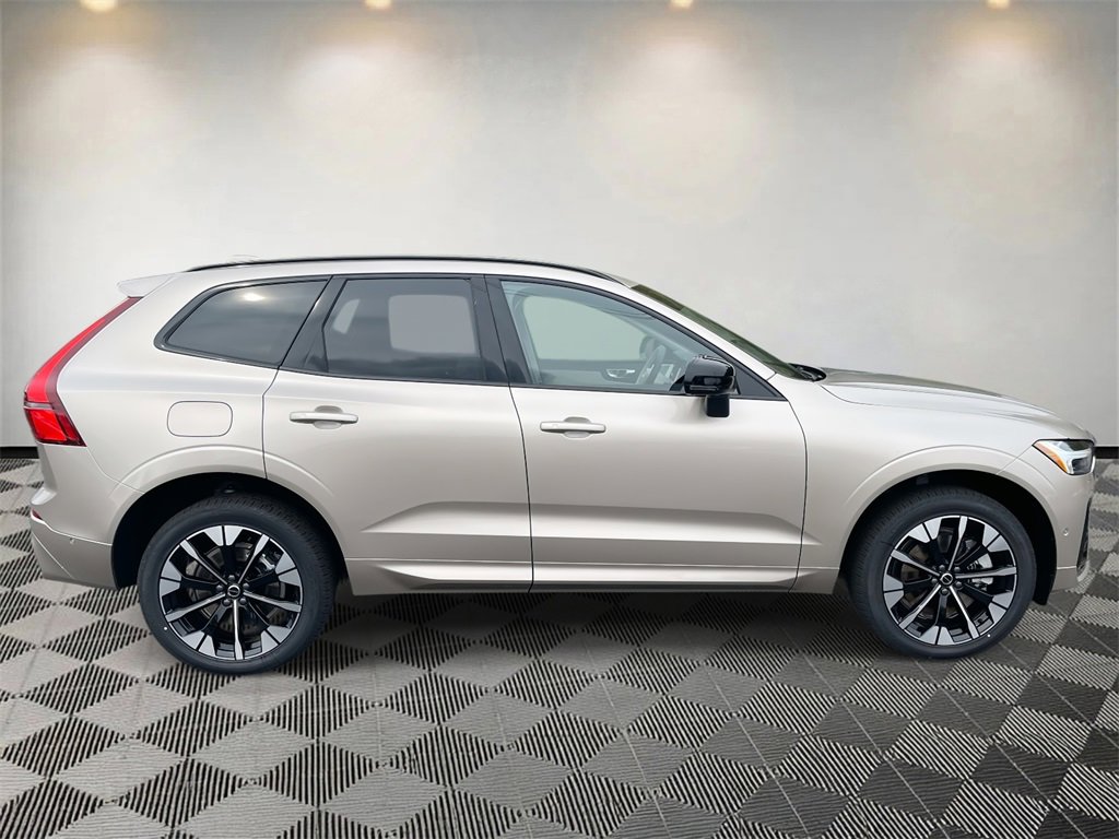 New 2026 Volvo XC60 B5 Ultra w/ Climate Package image 2