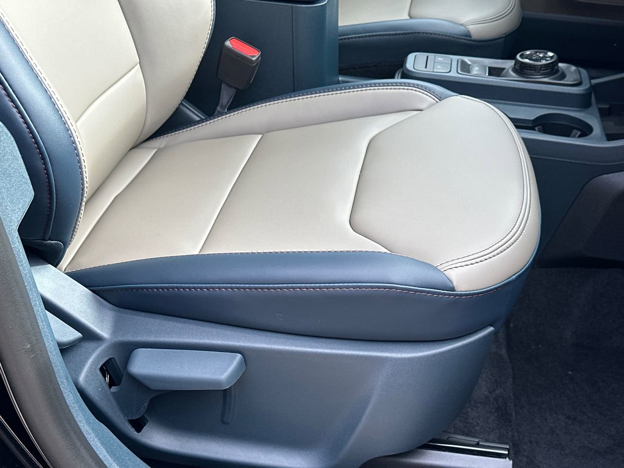 New 2025 Ford Maverick Lariat w/ 4K Tow Package image 11