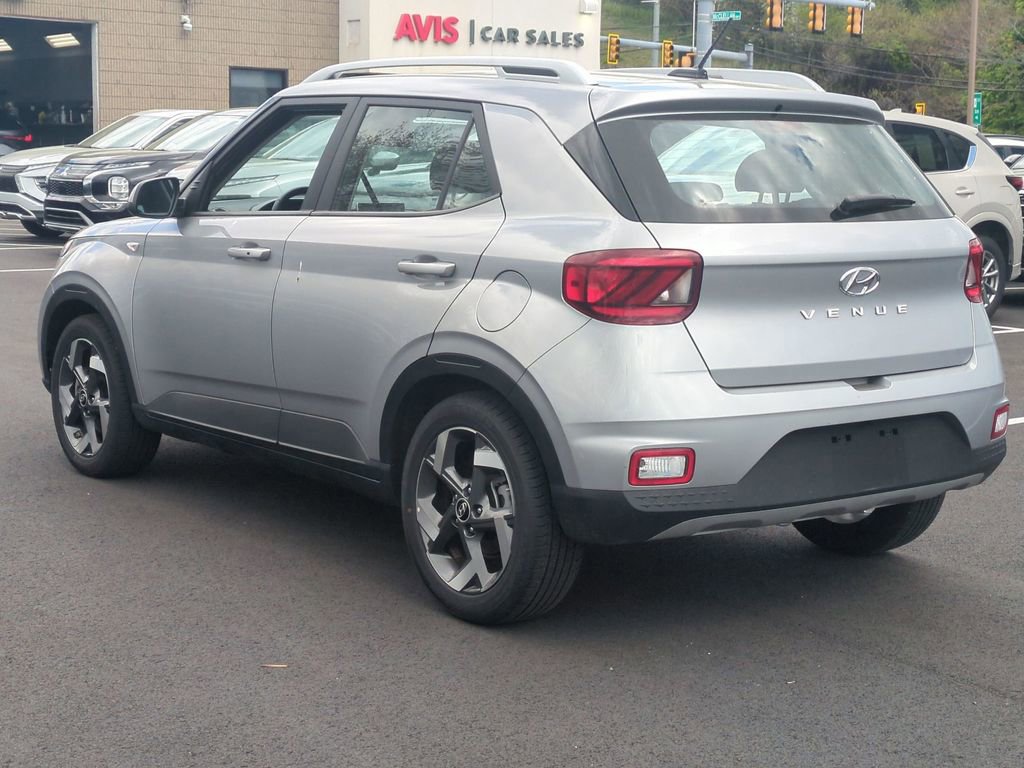 Used 2025 Hyundai Venue SEL FWD image 6