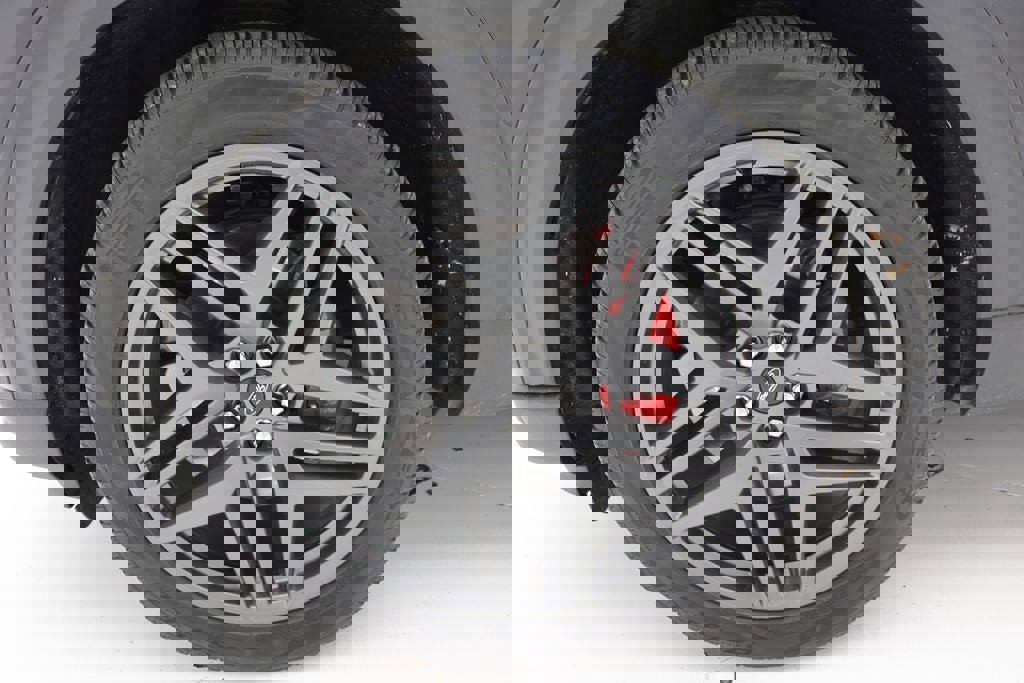 Used 2025 Ford Explorer ST-Line w/ ST-Line Street Pack image 11