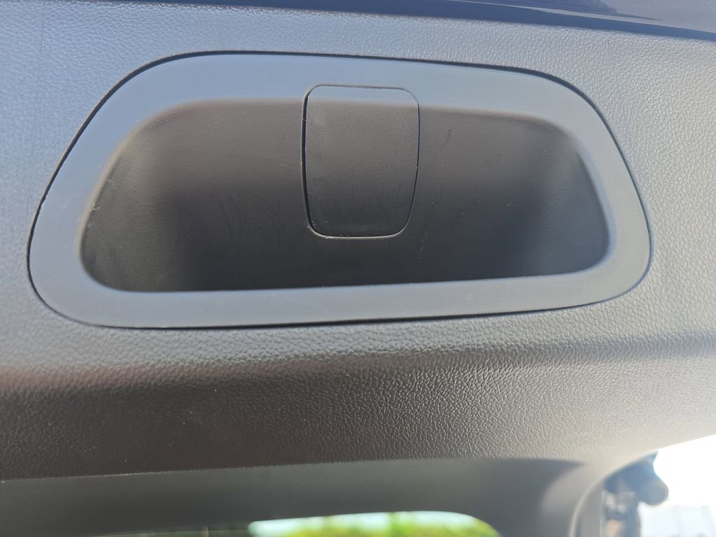 Used 2025 Chevrolet Trax RS w/ Sunroof Package image 13