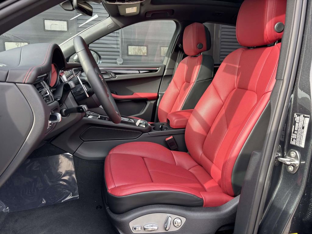 New 2026 Porsche Macan image 16