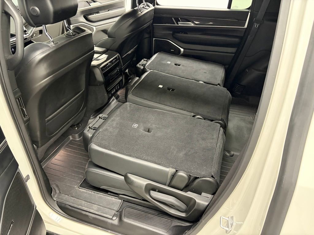 Used 2022 Jeep Wagoneer Series III image 39