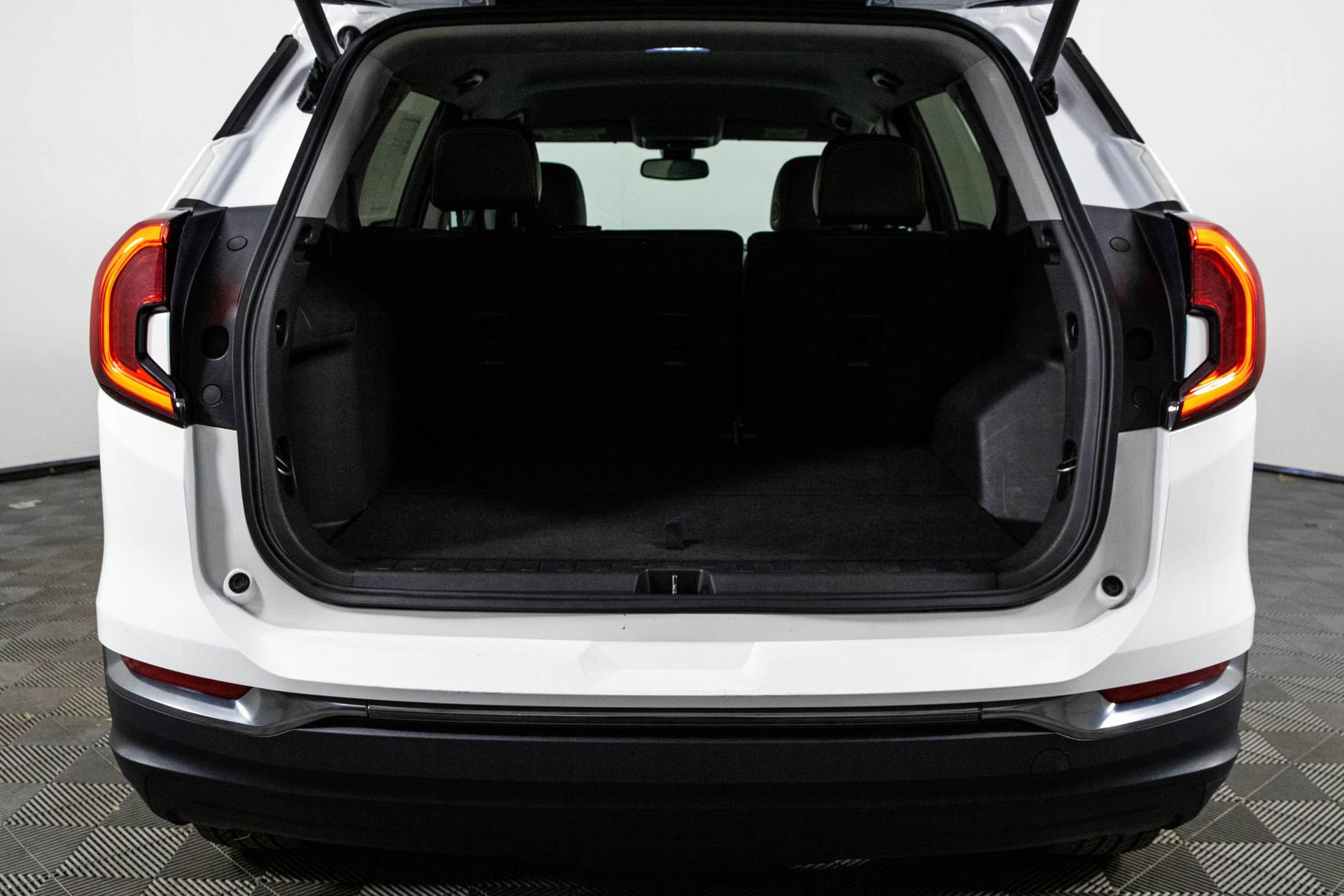 Certified 2023 GMC Terrain AT4 image 36