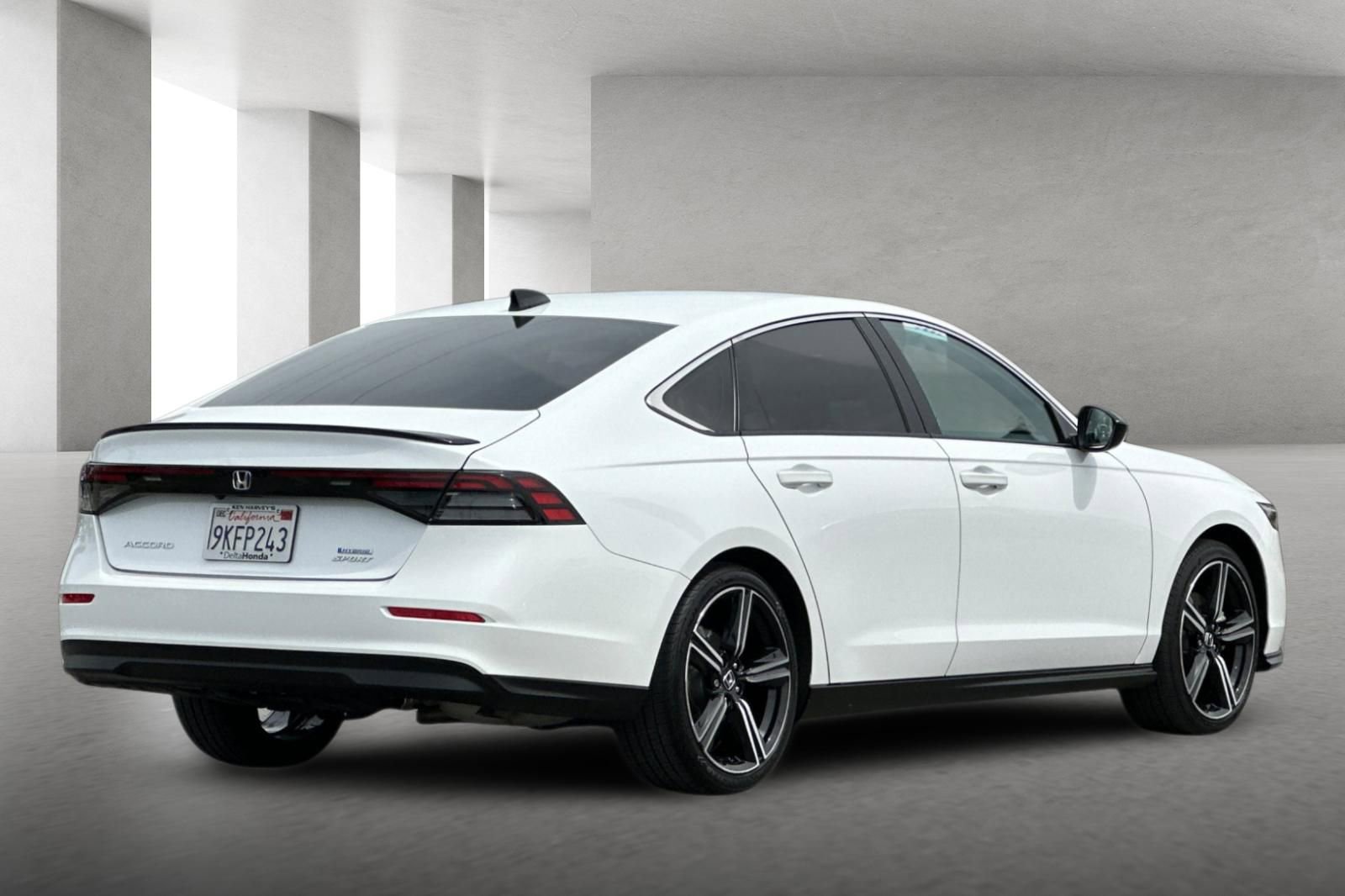 Used 2024 Honda Accord Sport image 4