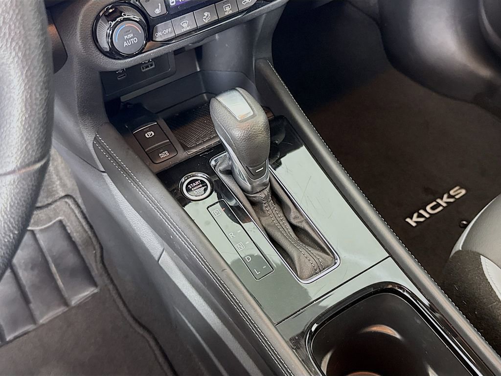 Used 2022 Nissan Kicks SR w/ Premium Package FWD image 16