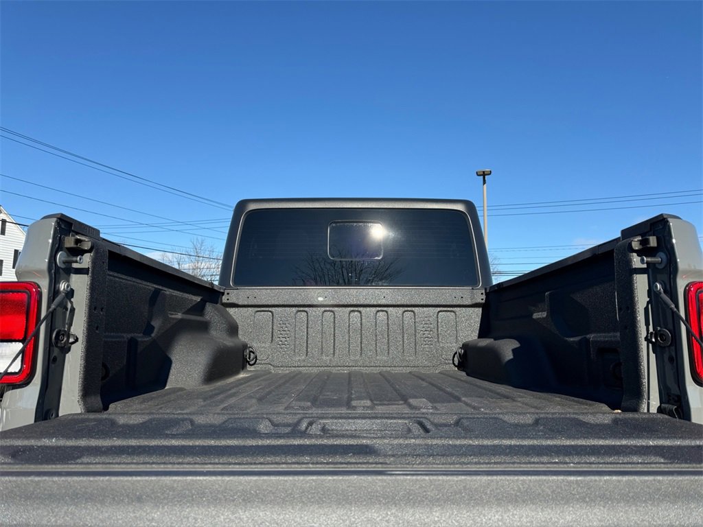 Used 2021 Jeep Gladiator Willys image 18