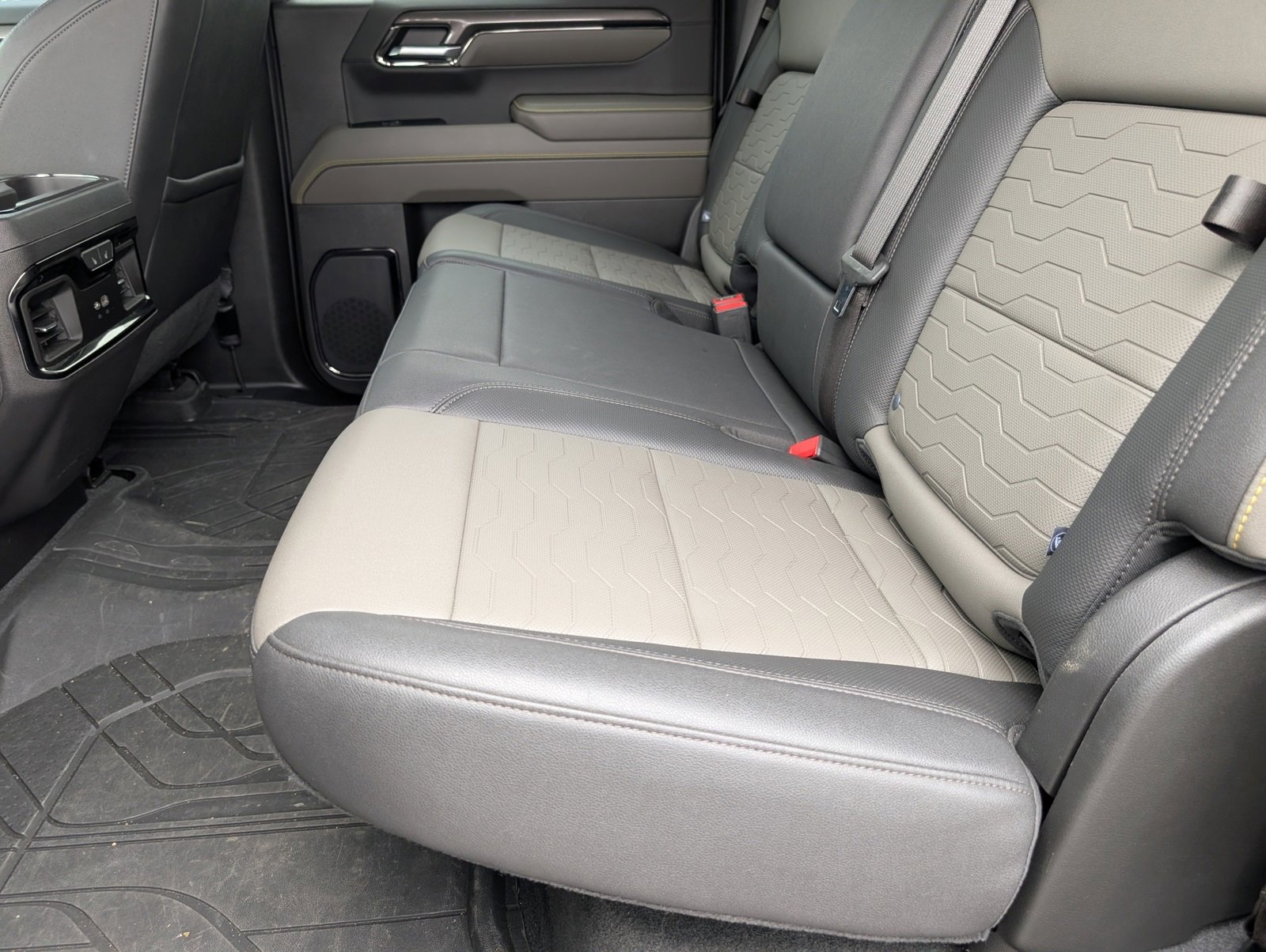 Used 2023 Chevrolet Silverado 1500 ZR2 w/ Technology Package image 9