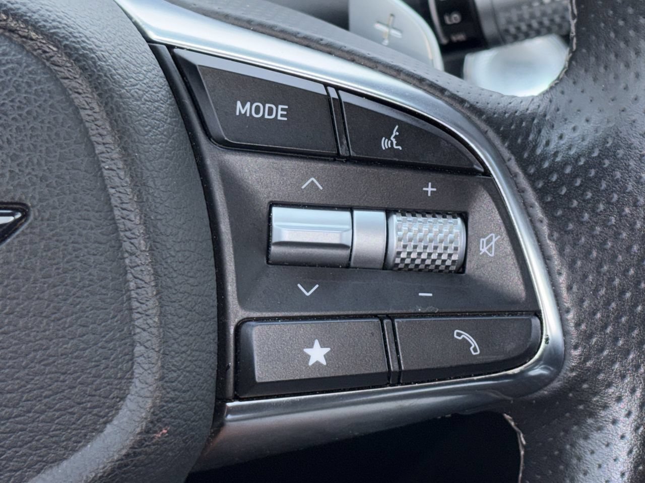 Used 2025 Genesis G70 2.5T AWD/4WD image 13