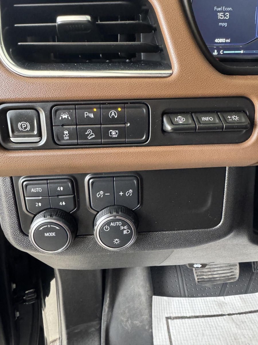 Used 2024 Chevrolet Tahoe High Country AWD/4WD image 11