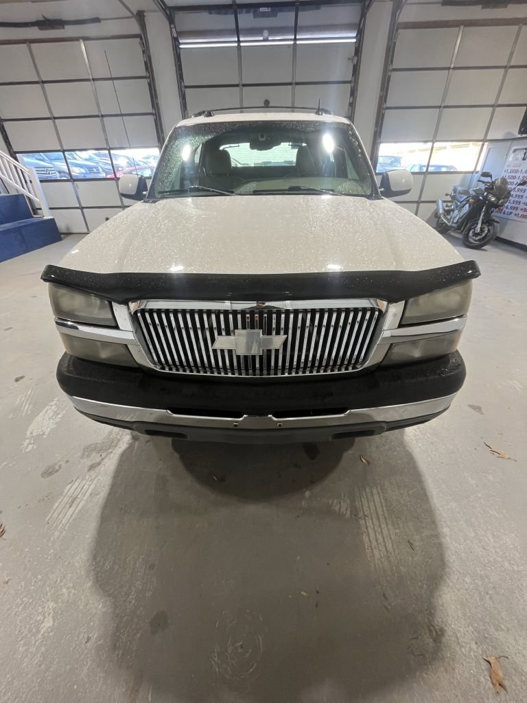 Used 2005 Chevrolet Avalanche Z71 w/ Sun And Sound Package AWD/4WD image 3