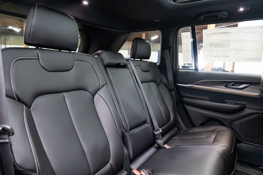 New 2025 Jeep Grand Cherokee Limited w/ Trailer Tow Package image 29