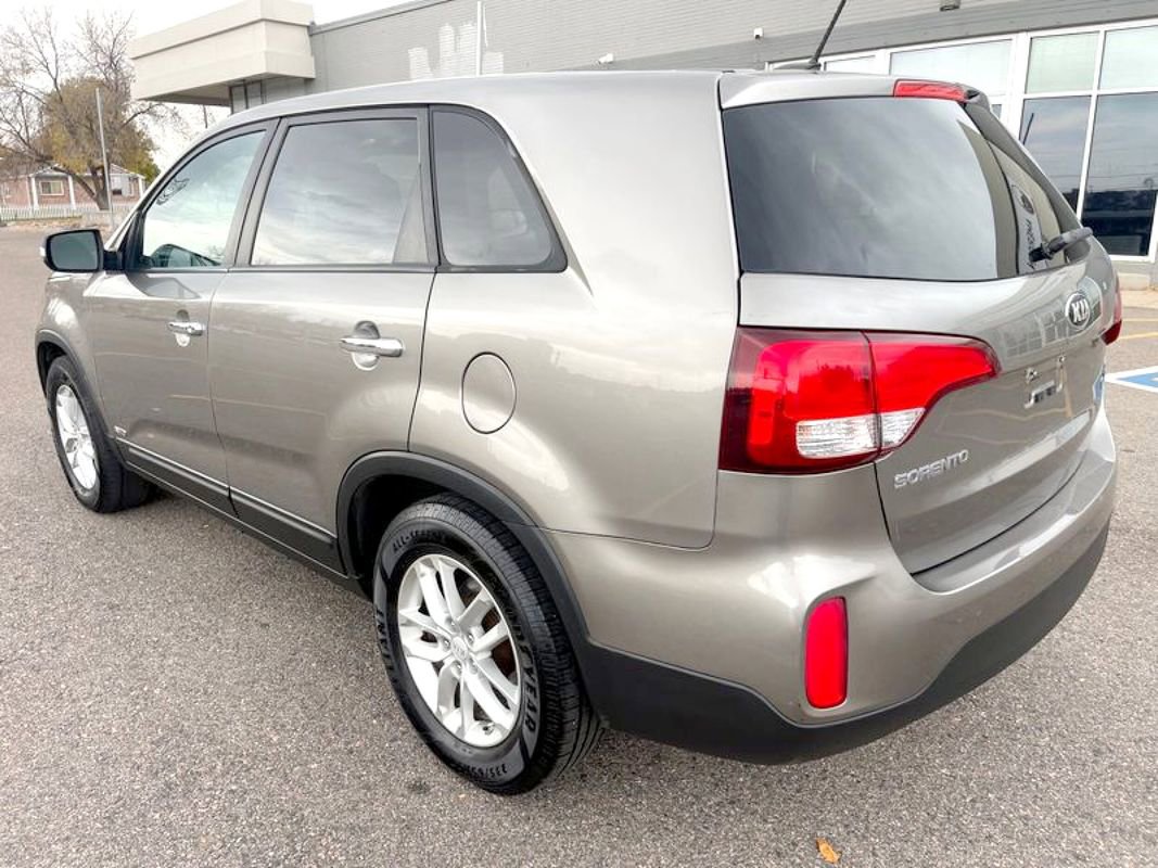 Used 2015 Kia Sorento LX image 5