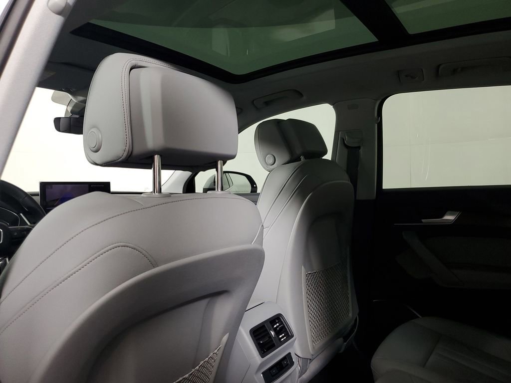 Used 2024 Audi Q5 2.0T Premium w/ Convenience Package image 14