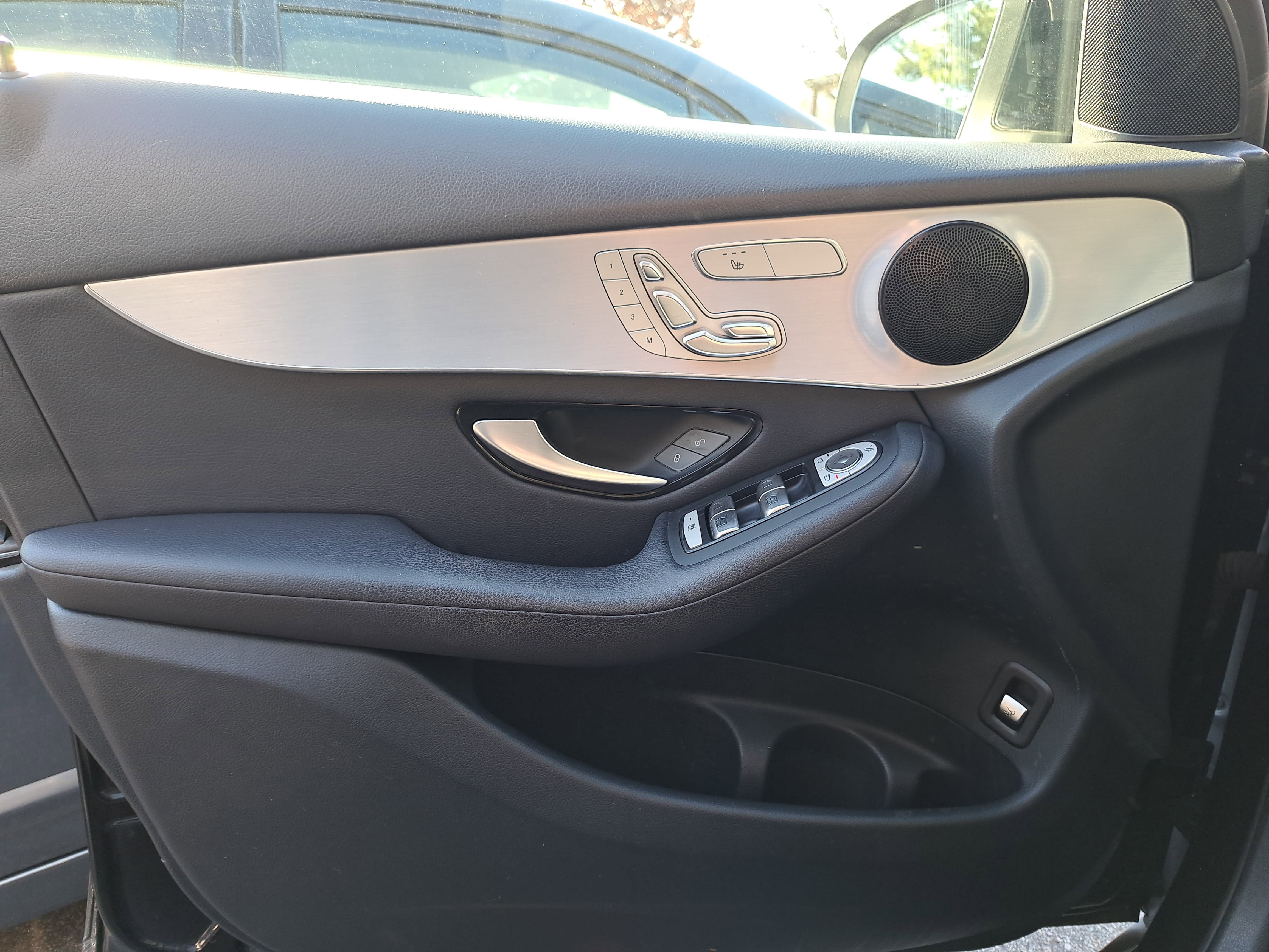 Used 2019 Mercedes-Benz GLC 300 image 27