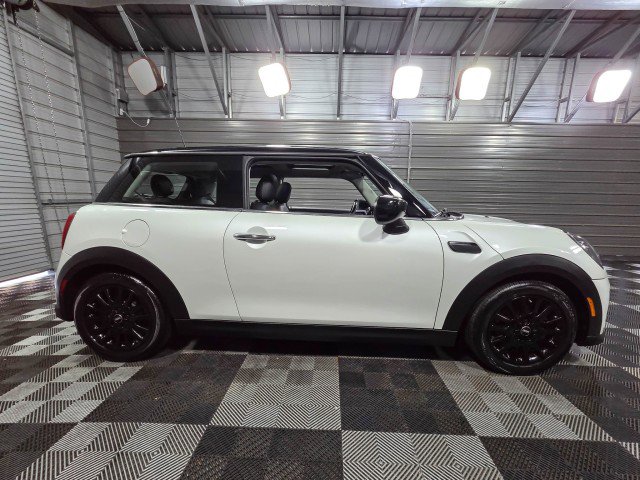 Used 2023 MINI Cooper 2-Door Hardtop image 9