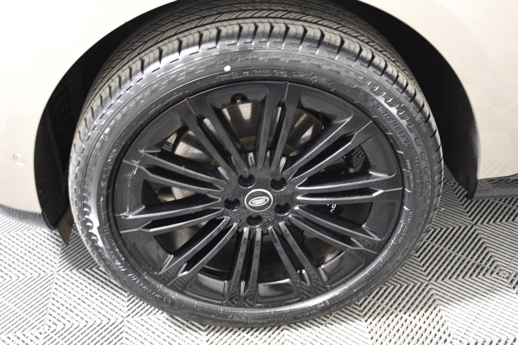 Used 2023 Land Rover Range Rover Long Wheelbase SE image 11