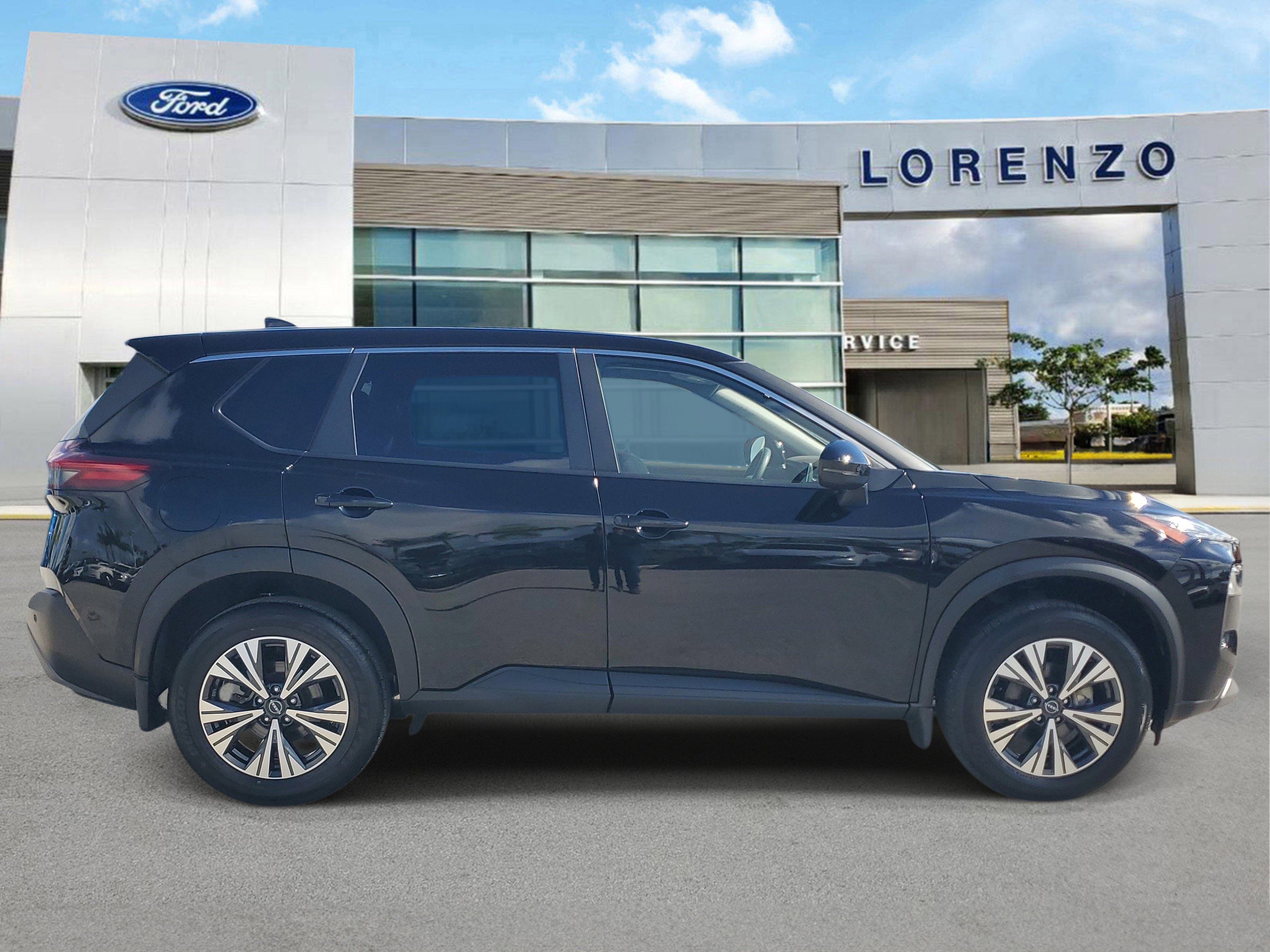 Used 2022 Nissan Rogue SV image 4