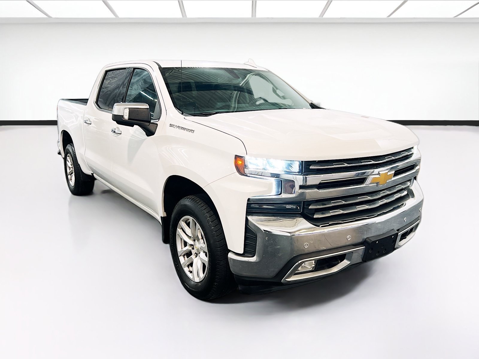 Used 2021 Chevrolet Silverado 1500 LTZ w/ LTZ Convenience Package II AWD/4WD image 3