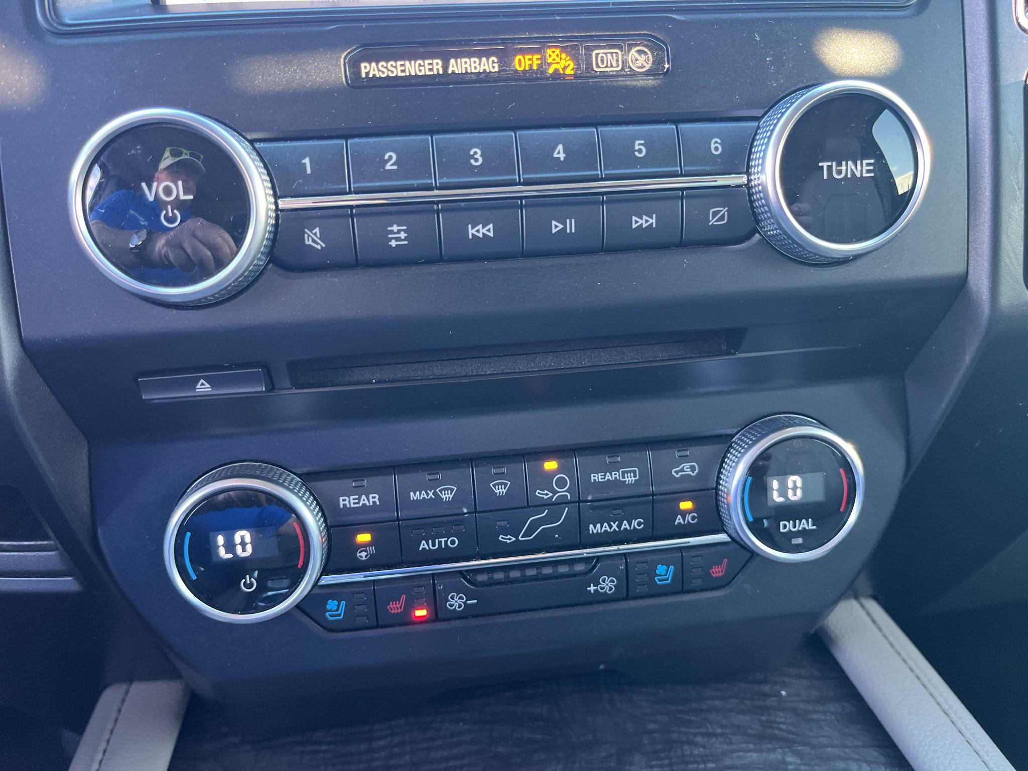 Used 2018 Ford Expedition Limited w/ Equipment Group 302A AWD/4WD image 19