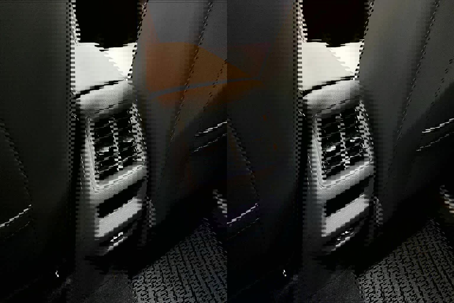 New 2026 Volkswagen Tiguan SE R-Line image 16