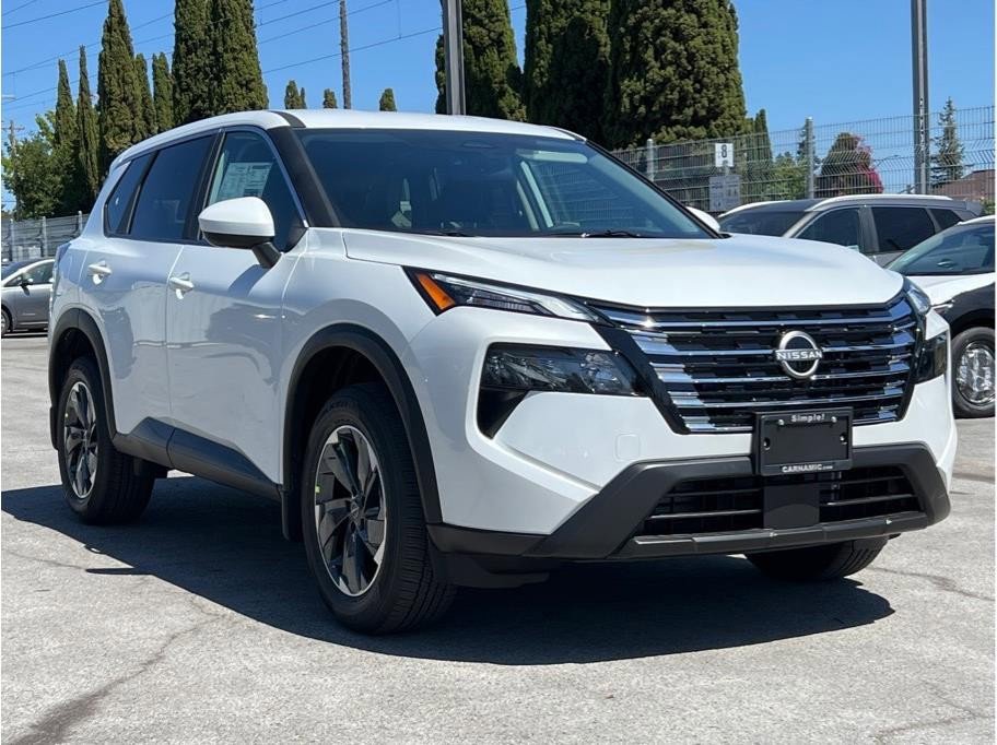 Used 2025 Nissan Rogue SV image 3