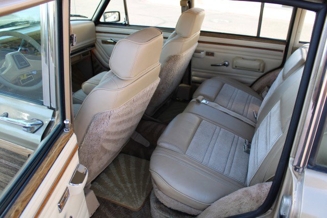 Used 1990 Jeep Grand Wagoneer image 26