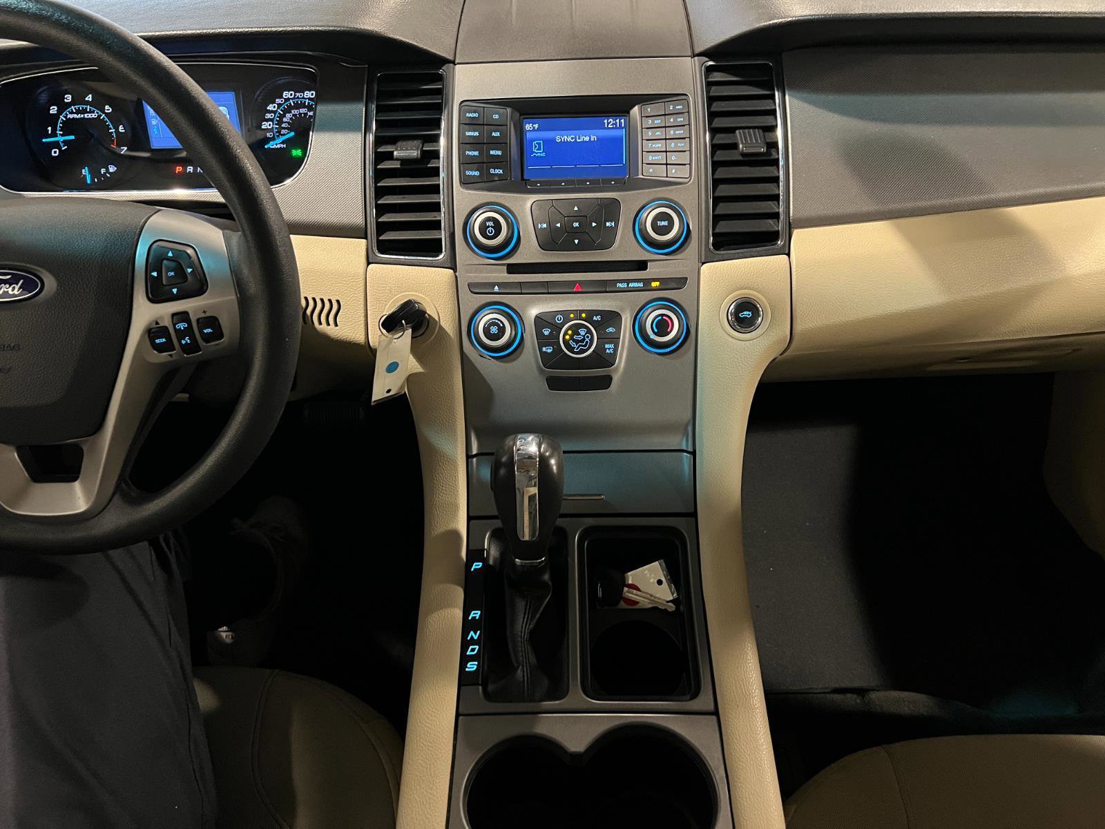 Used 2015 Ford Taurus SE image 16