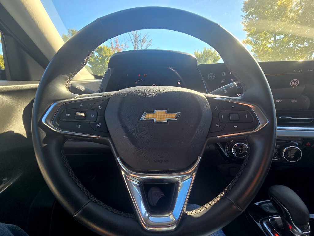 Used 2025 Chevrolet Trax LT w/ LT Convenience Package FWD image 20