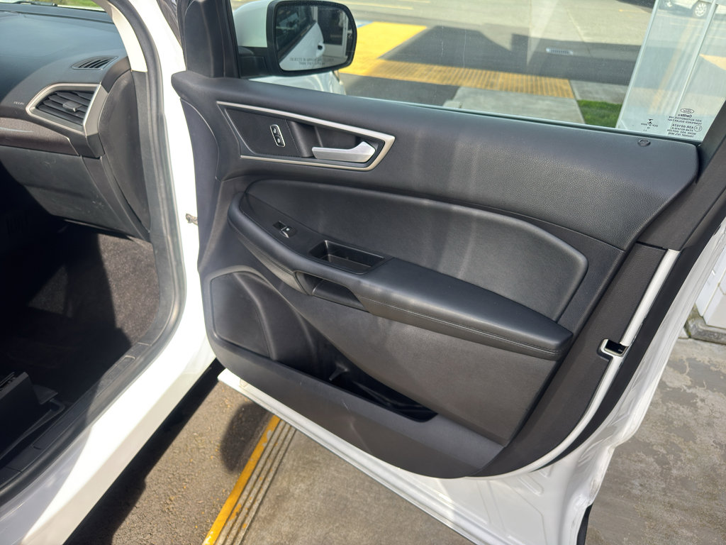 Used 2020 Ford Edge SEL image 25