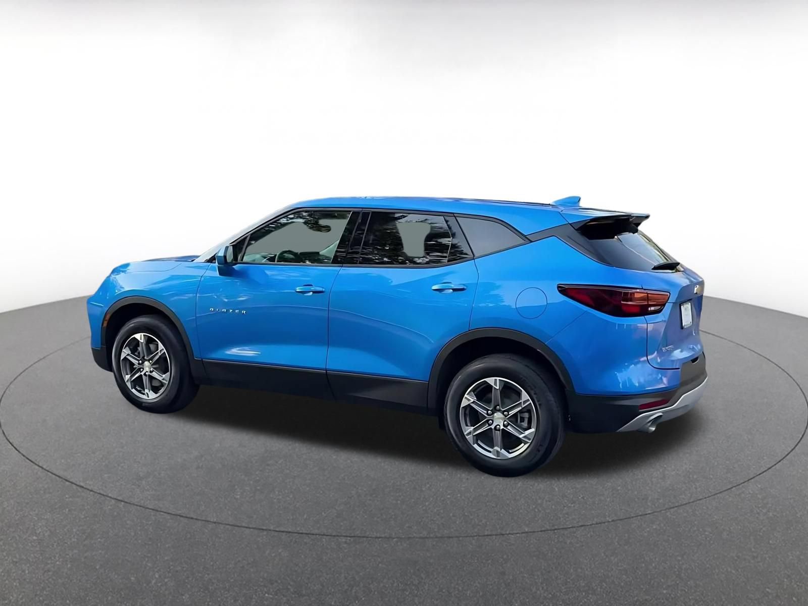 Used 2026 Chevrolet Blazer LT FWD image 9