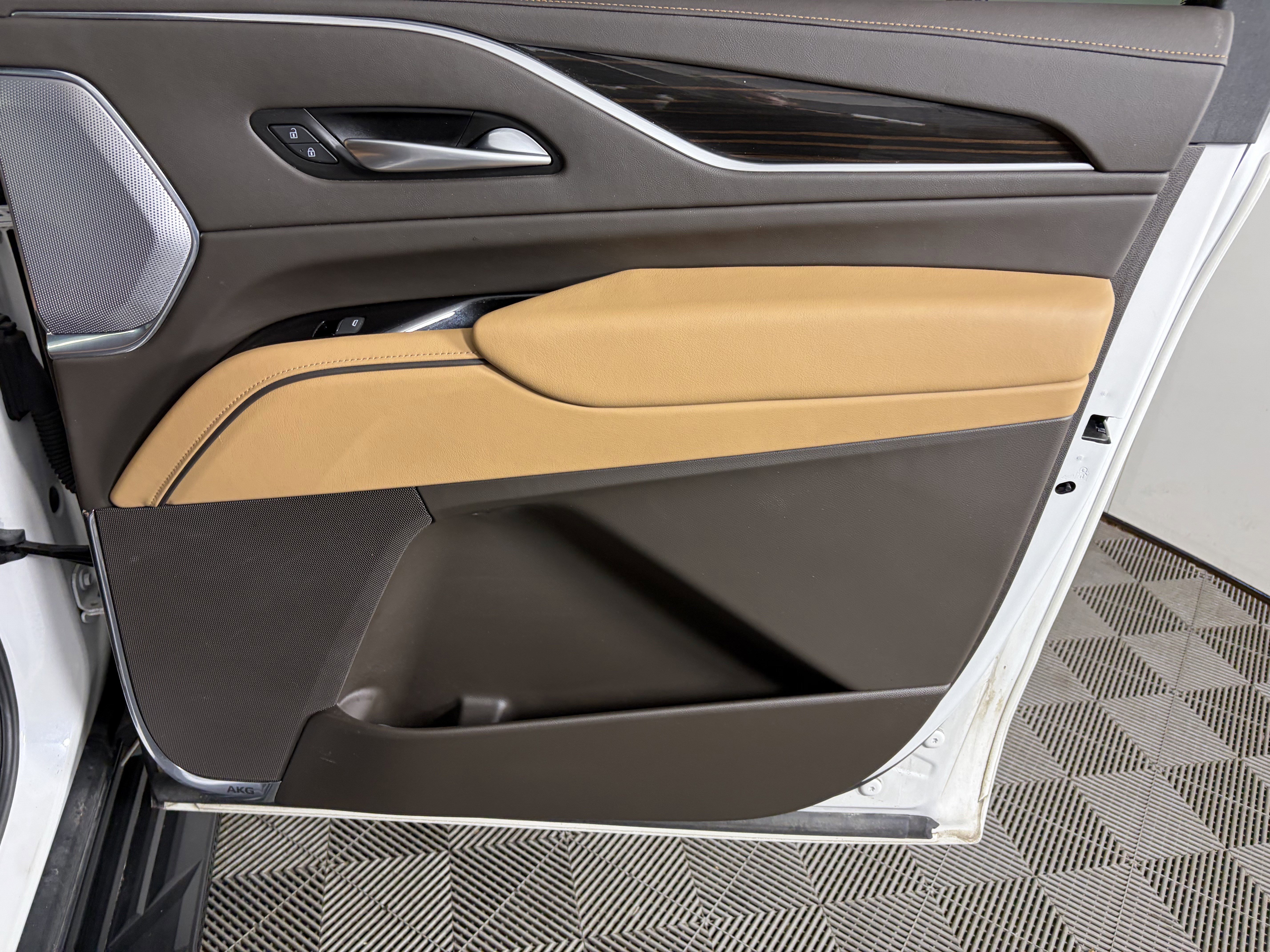 Used 2024 Cadillac Escalade ESV Premium Luxury w/ Performance Package image 43