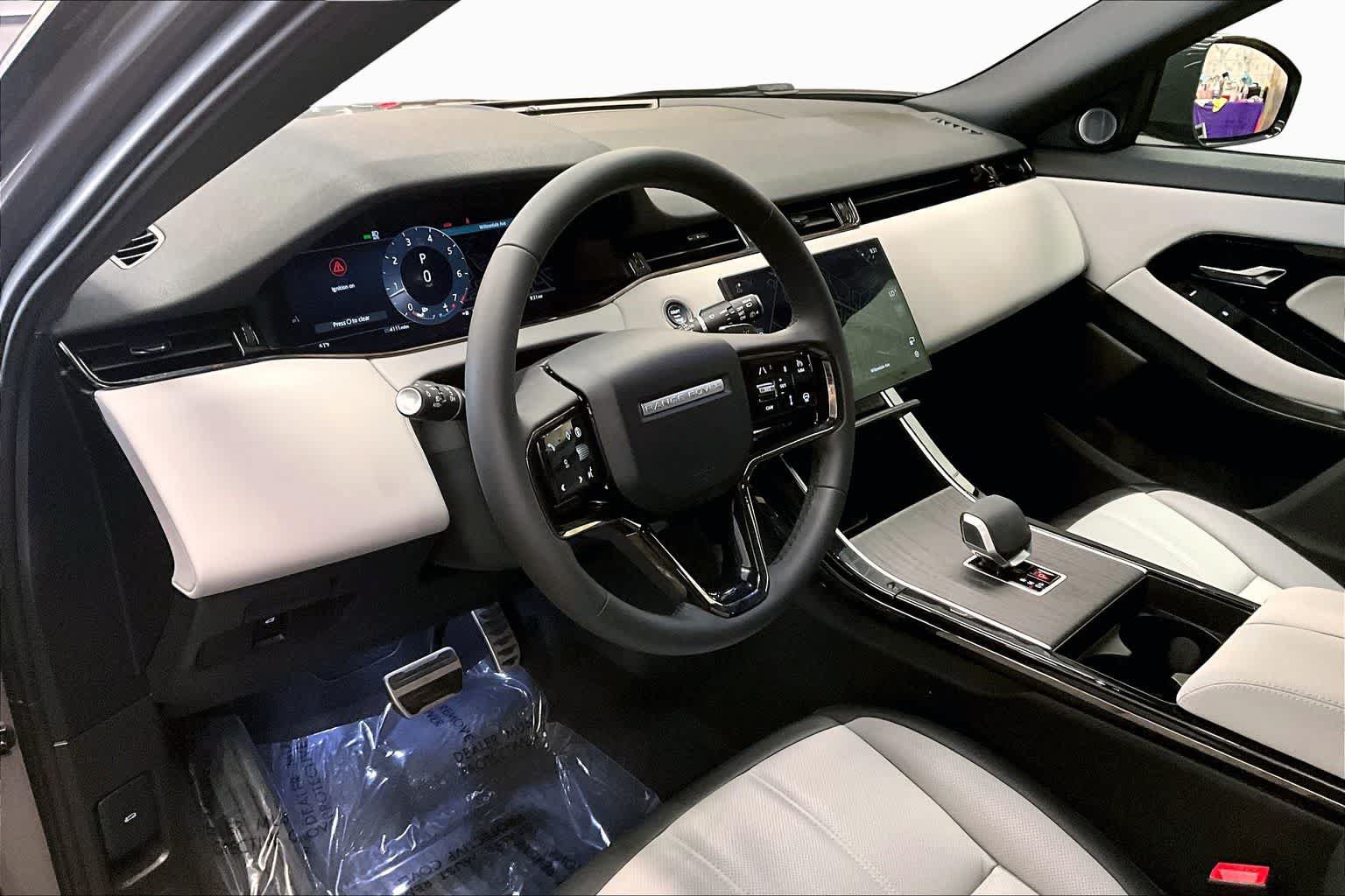 Used 2026 Land Rover Range Rover Evoque Dynamic SE AWD/4WD image 34