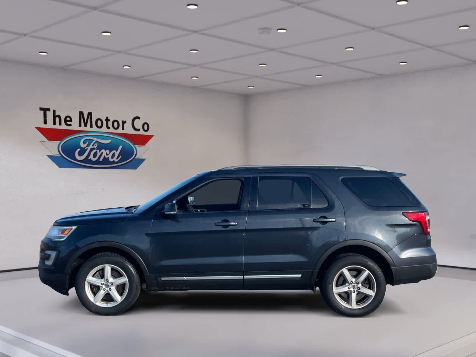 Certified 2017 Ford Explorer XLT w/ Equipment Group 202A image 8