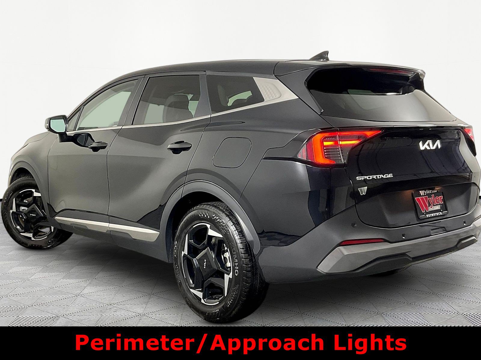 Used 2026 Kia Sportage EX FWD image 4