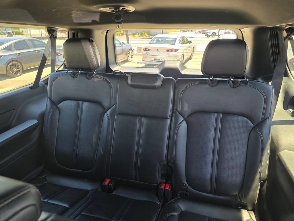 Certified 2024 Jeep Wagoneer L Series II w/ Flexible Seating Group RWD image 17