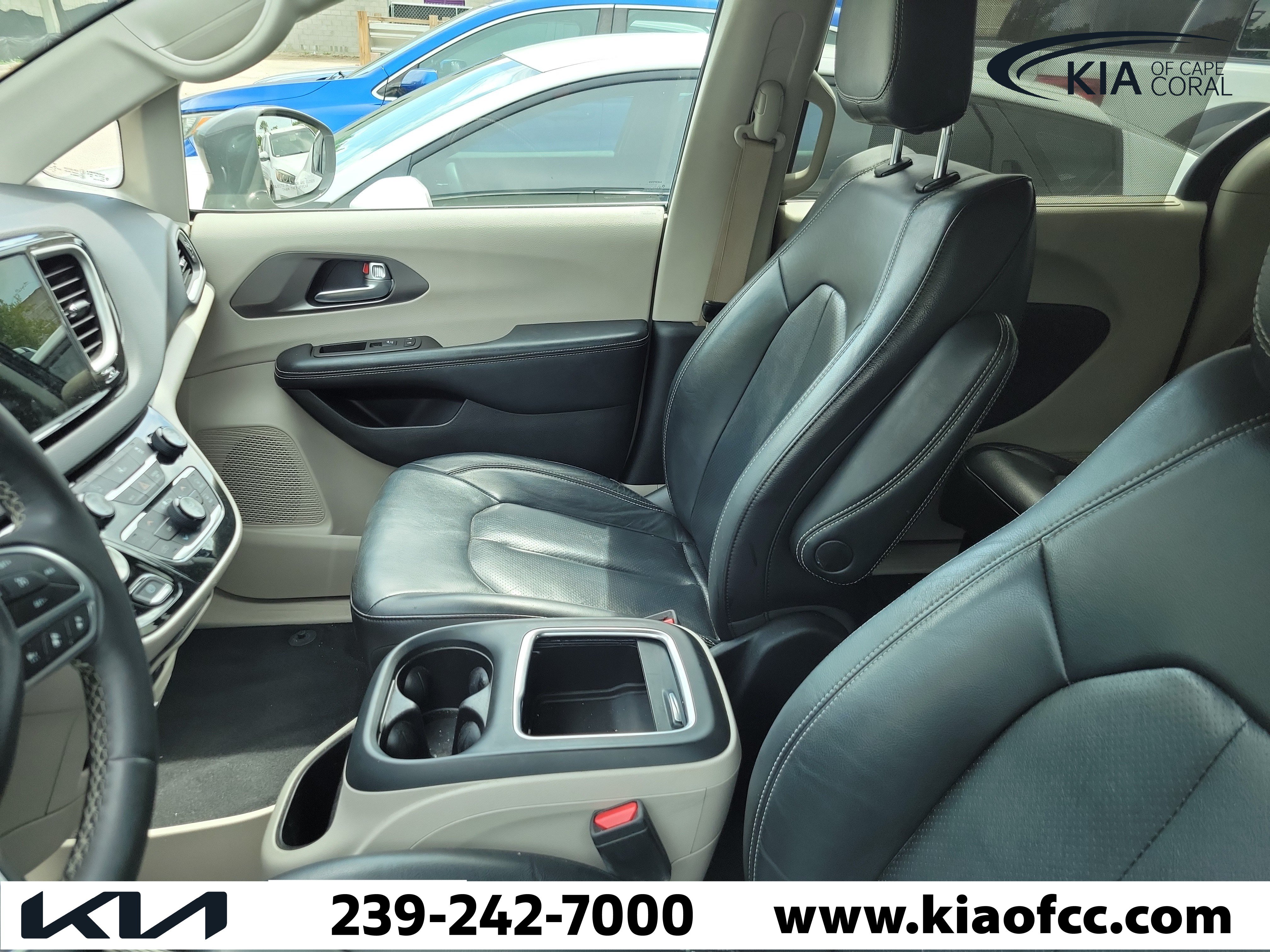 Used 2022 Chrysler Pacifica Touring-L FWD image 6