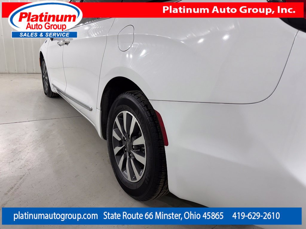 Used 2023 Chrysler Pacifica Limited FWD image 45