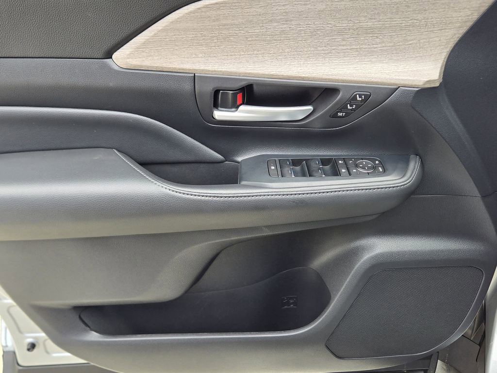 Used 2024 Toyota Grand Highlander Limited image 33