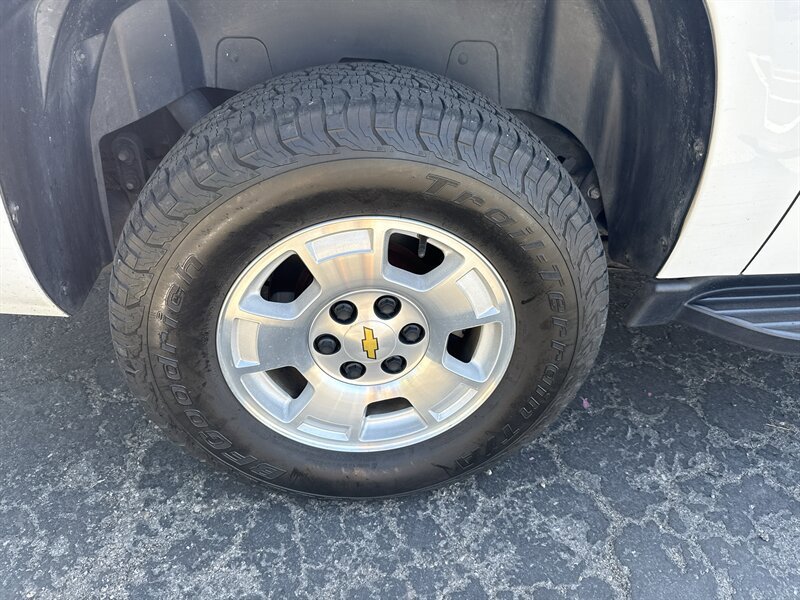 Used 2012 Chevrolet Avalanche LS w/ Convenience Package AWD/4WD image 11