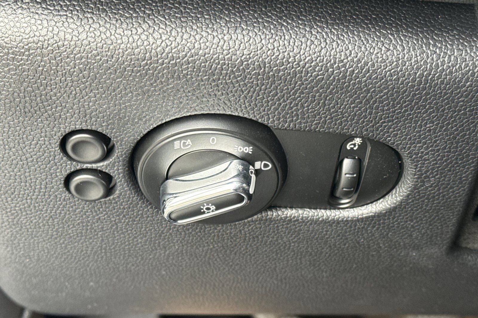 Used 2019 MINI Cooper 2-Door Hardtop image 28