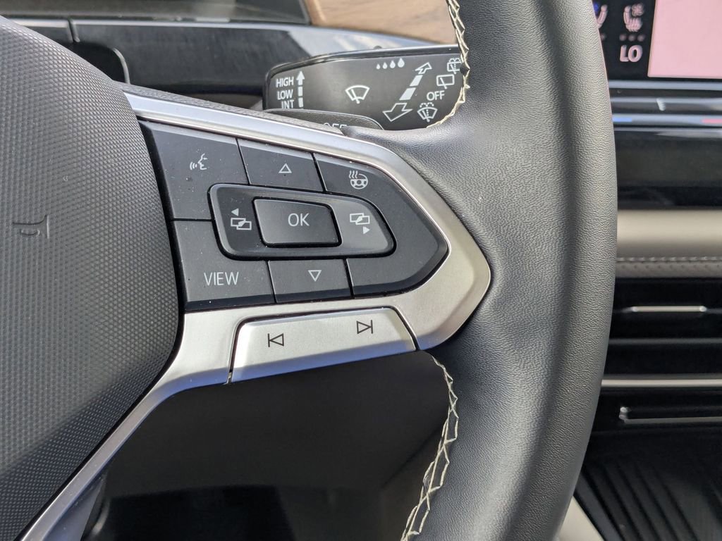 Used 2025 Volkswagen Atlas SE image 17