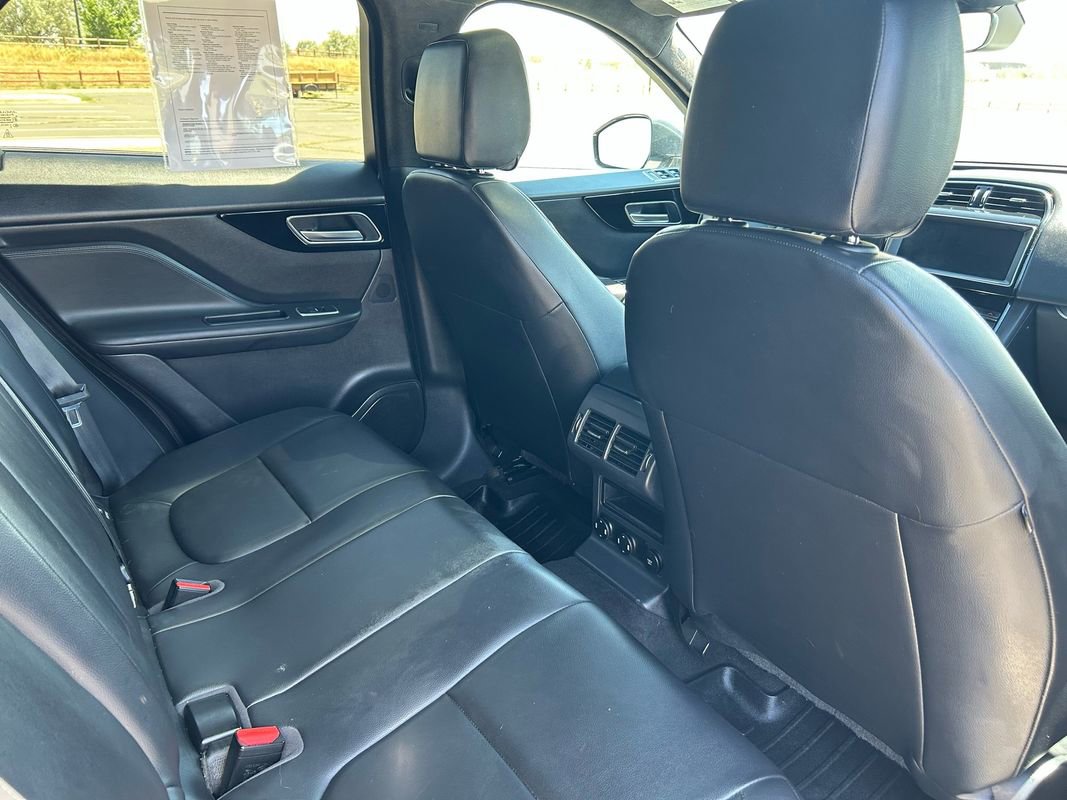 Used 2020 Jaguar F-PACE Premium image 18