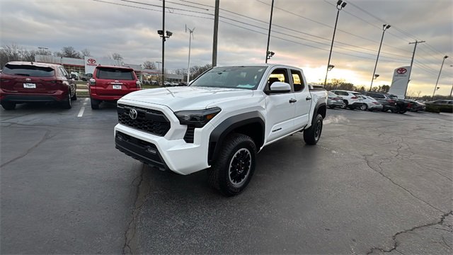 Used 2025 Toyota Tacoma TRD Off-Road image 2