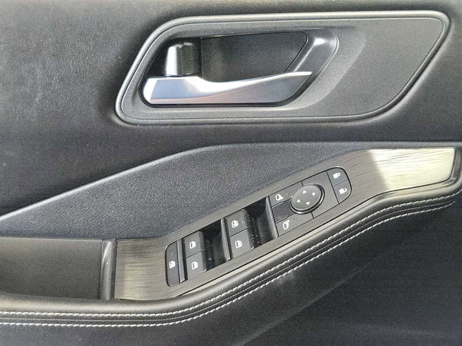 Used 2024 Nissan Rogue SV FWD image 21