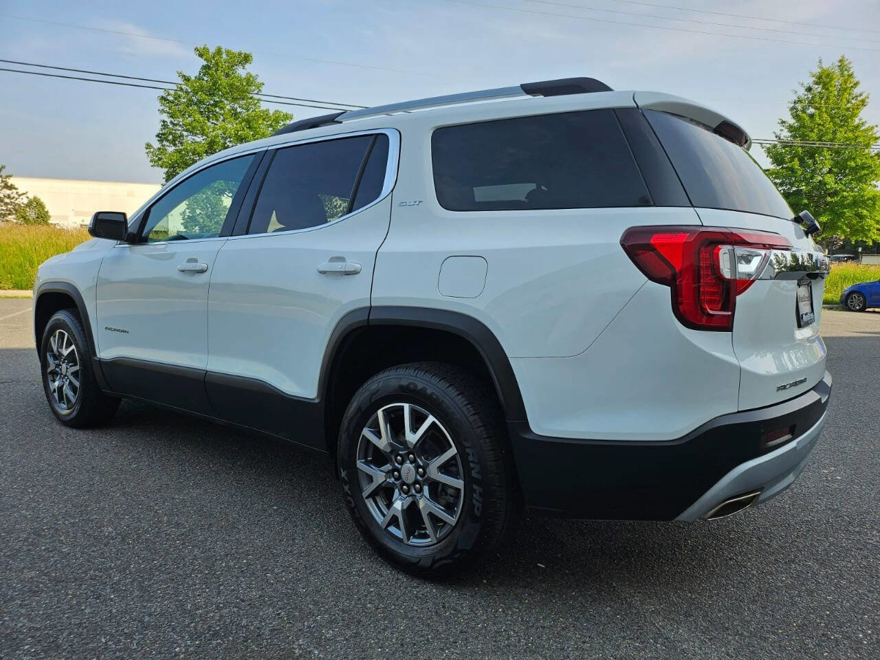 Used 2022 GMC Acadia SLT w/ LPO, Floor Liner Package image 3