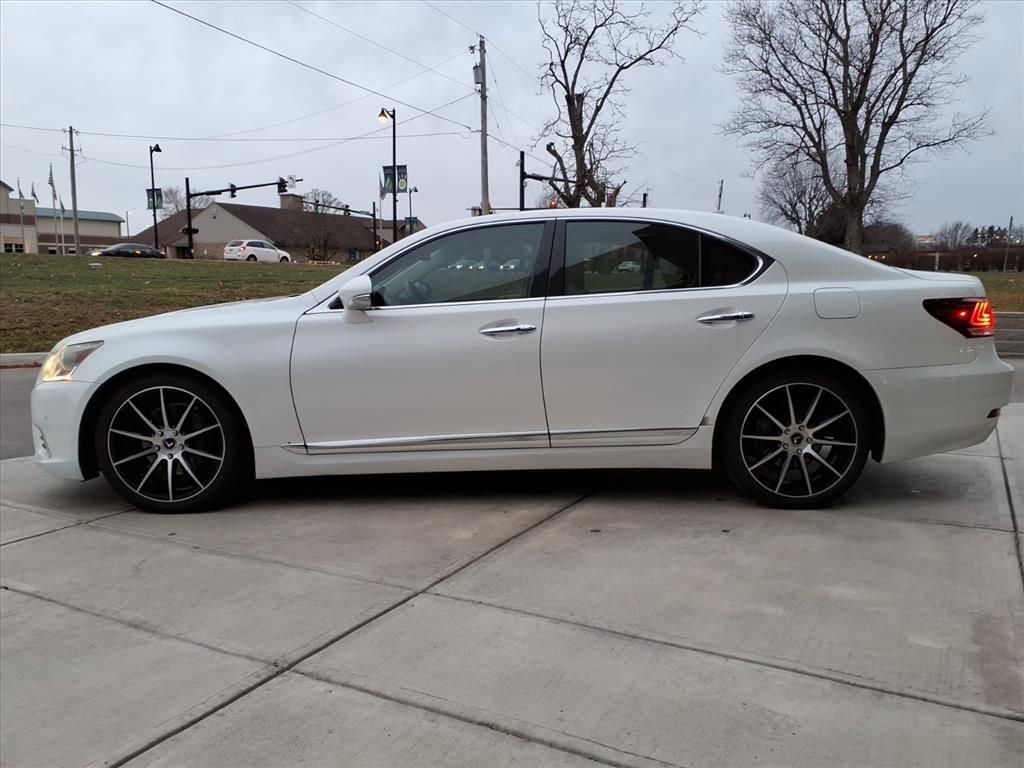 Used 2014 Lexus LS 460 w/ Comfort Package image 4