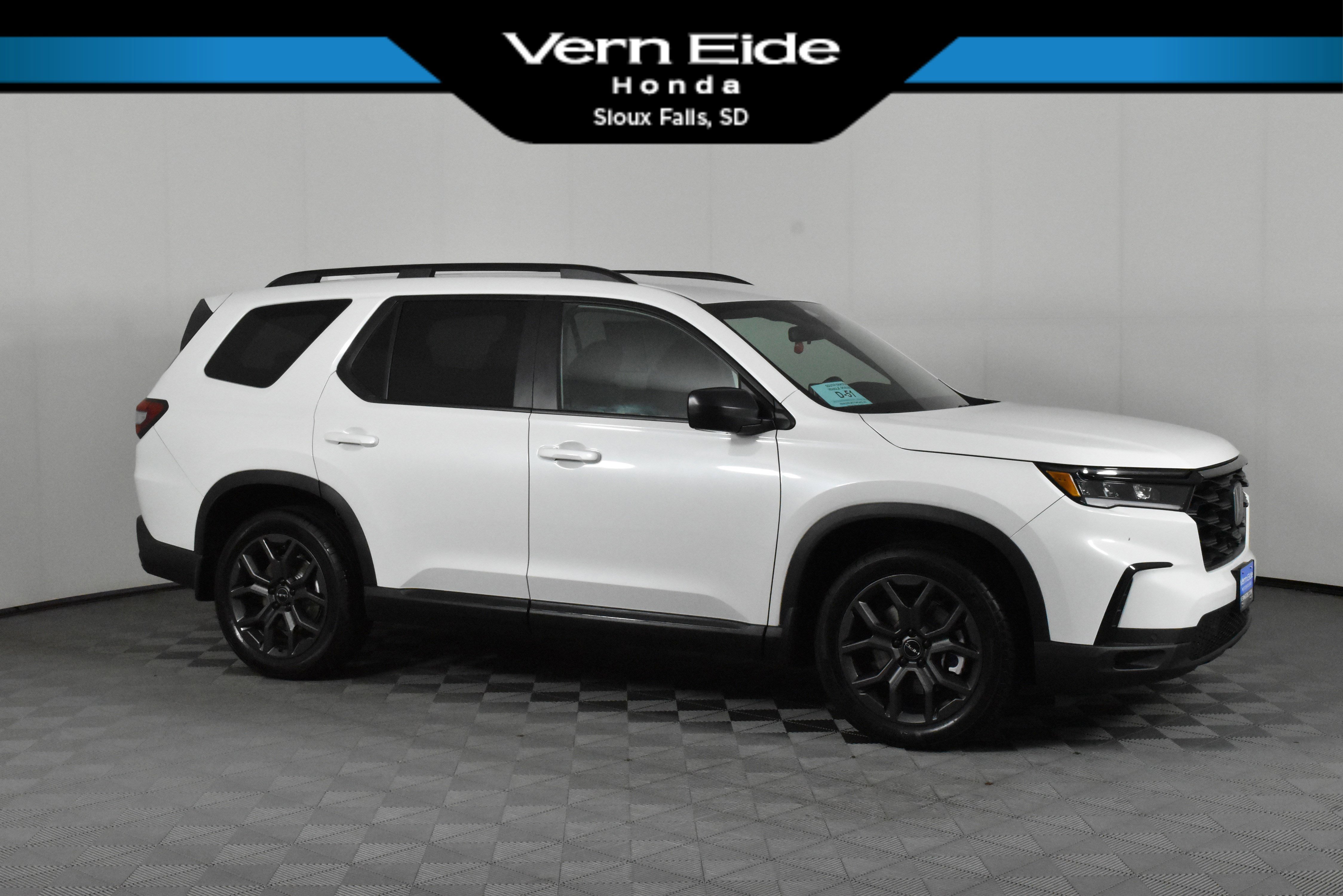 Certified 2025 Honda Pilot Sport