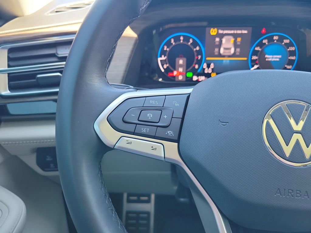 Used 2024 Volkswagen Atlas SEL Premium R-Line image 20