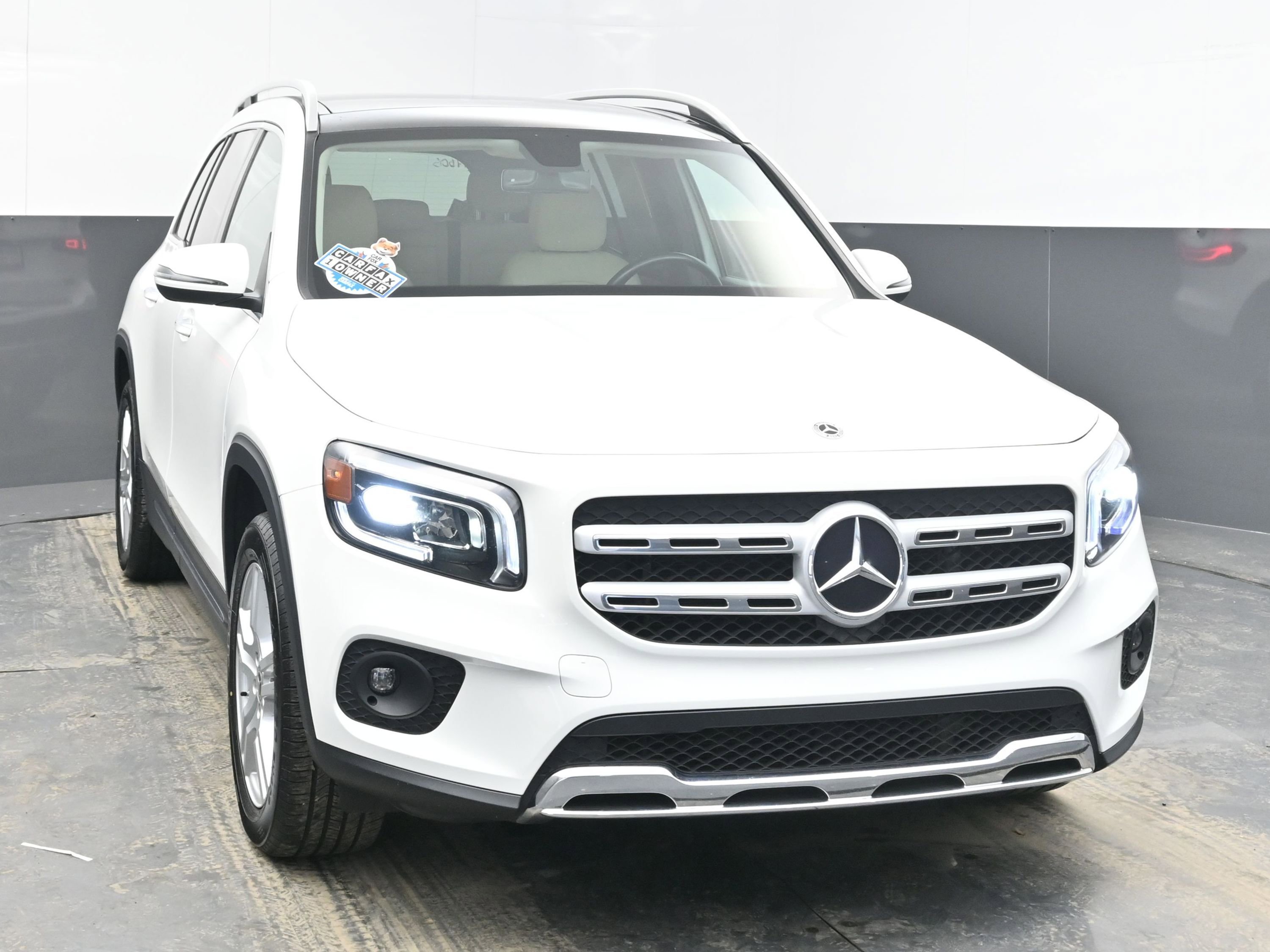 Used 2023 Mercedes-Benz GLB 250 4MATIC w/ Premium Package image 3